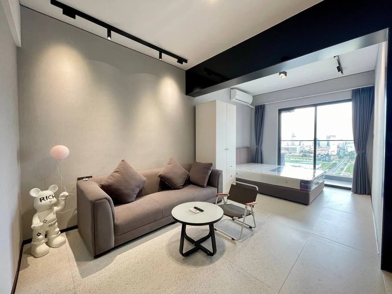 បន្ទប់គេង Studio ស្ទីលរុស្ទីក សម្រាប់ជួល នៅ T City View Condo - Image 1