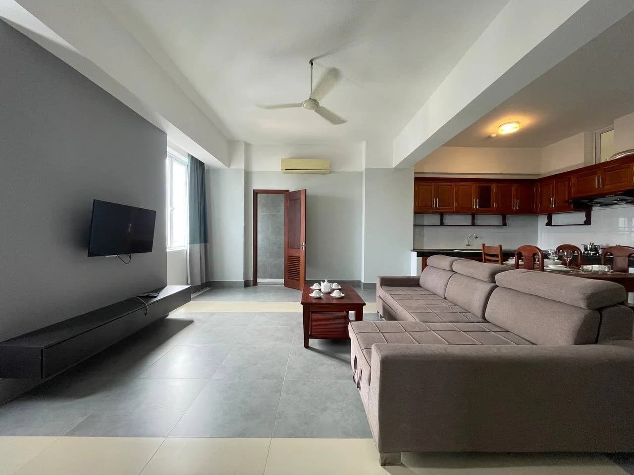 ខុនដូ ១បន្ទប់គេង រចនាបែបជនបទធំទូលាយសម្រាប់ជួលនៅជិតផ្សាររុស្ស៊ី - Image 1